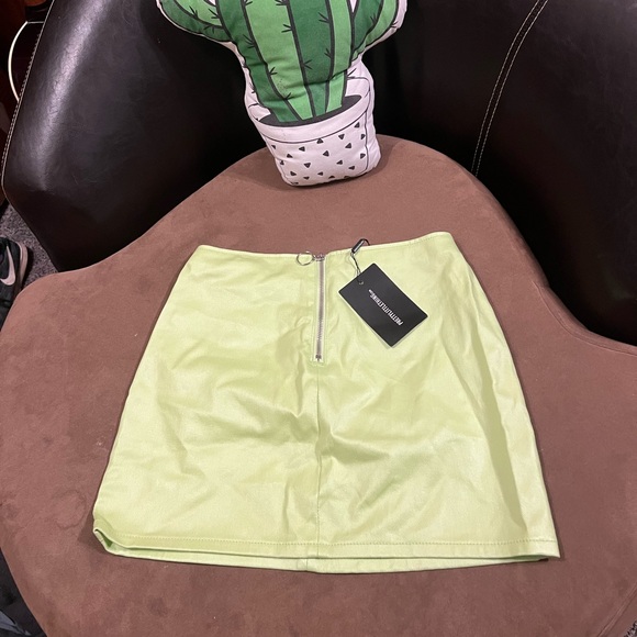 Lime green skirt BRAND NEW with tags. - Picture 4 of 6